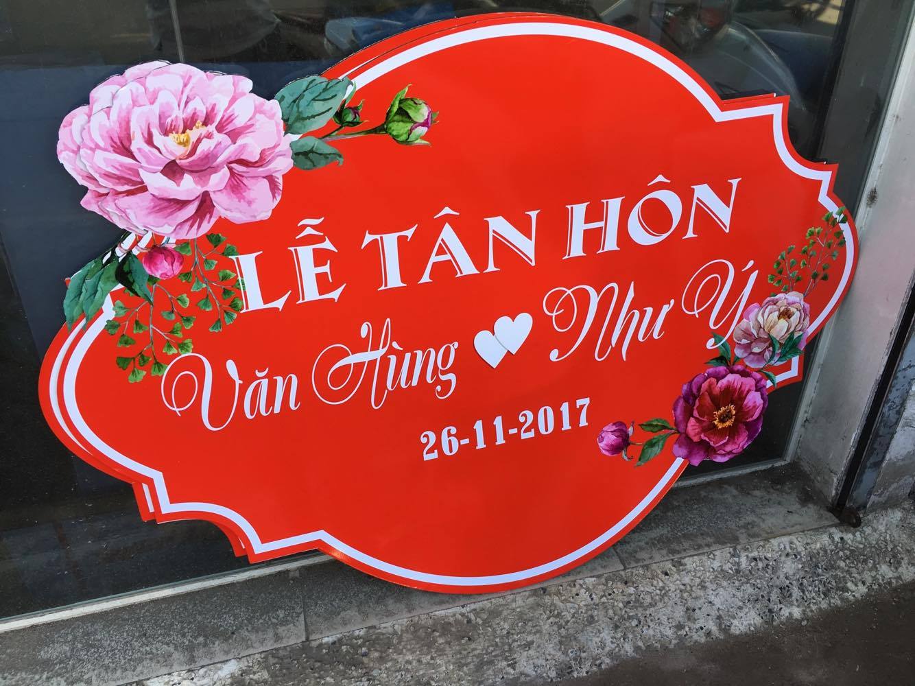 Dịch vụ Làm bảng tên cô dâu chú rể đóng vai trò quan trọng