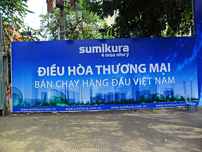 Những xu hướng này không chỉ làm cho chất liệu in poster trở nên đa dạng mà còn đặt ra thách thức và cơ hội mới cho người làm nghệ thuật và ngành công nghiệp in ấn.