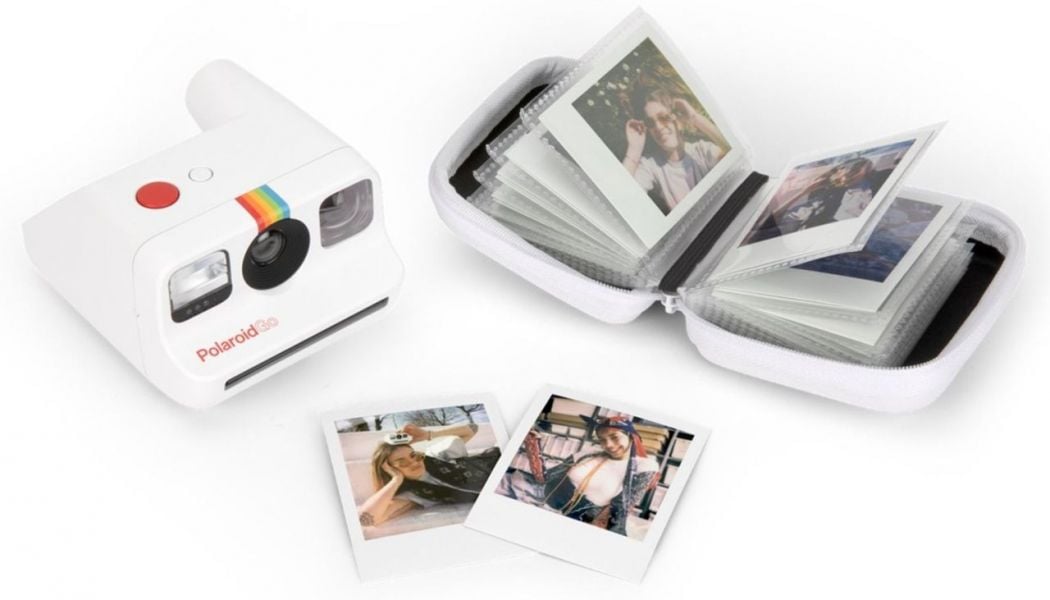 Album ảnh Polaroid: Một bộ ảnh Polaroid ghi lại những khoảnh khắc đáng nhớ sẽ khiến người yêu bạn cảm thấy hạnh phúc hơn trong ngày đặc biệt này.