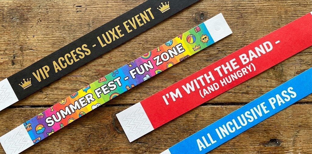 Tổng Hợp Mẫu Vòng Tay Buffet Đẹp & 4 Kinh Nghiệm Thiết Kế Giúp Quảng Bá Thương Hiệu