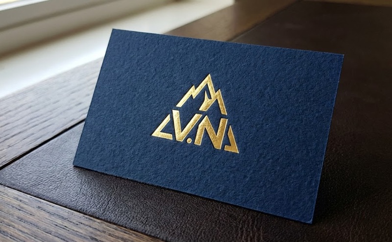 Danh thiếp giấy mỹ thuật ép kim logo vàng gold đẳng cấp.