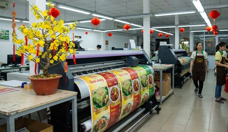 Xưởng in menu hoạt động phục vụ khách hàng chiều 30 Tết.