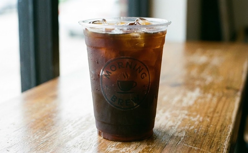 Lỗi in decal trong không lót trắng bị chìm logo.