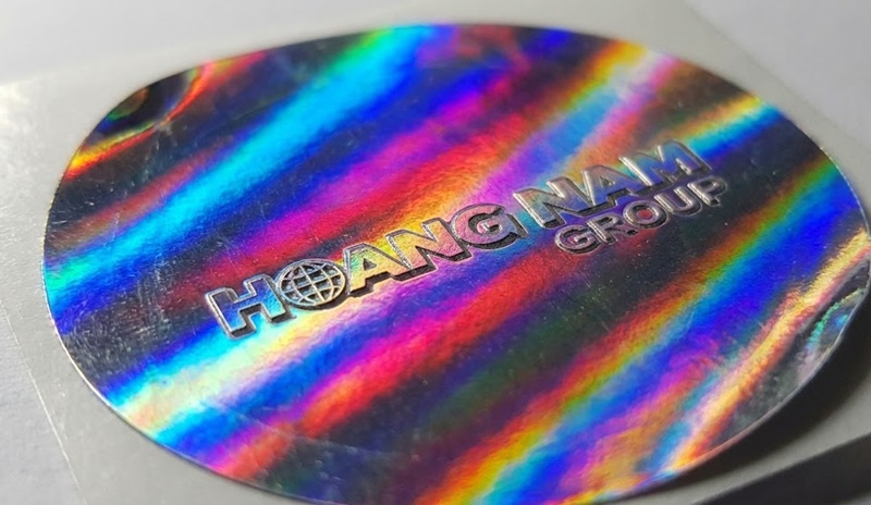 Mẫu in tem 7 màu hologram lấp lánh đẹp mắt.