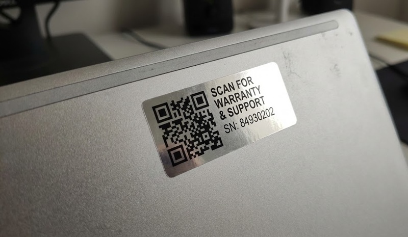 Tem truy xuất nguồn gốc in trên decal xi bạc cho đồ điện tử.