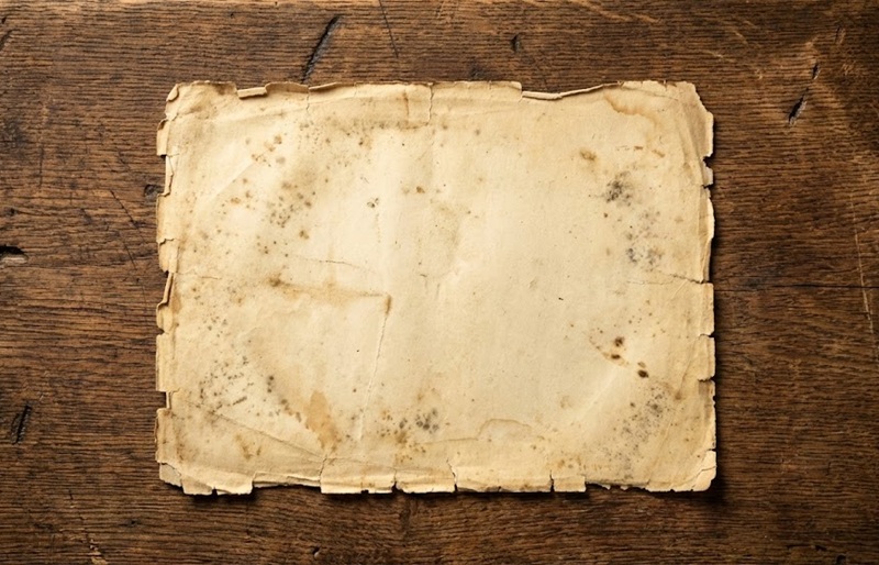 Hình nền bàn gỗ và giấy cổ điển vintage.