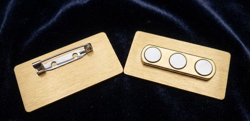 Bảng tên nhân viên nam châm hít 3 viên siêu dính.