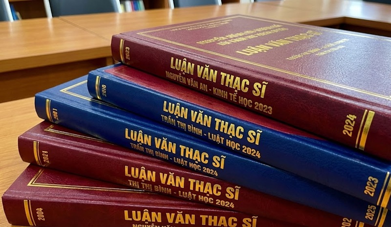 Đóng bìa cứng mạ vàng luận văn thạc sĩ đẹp tại TP.HCM.