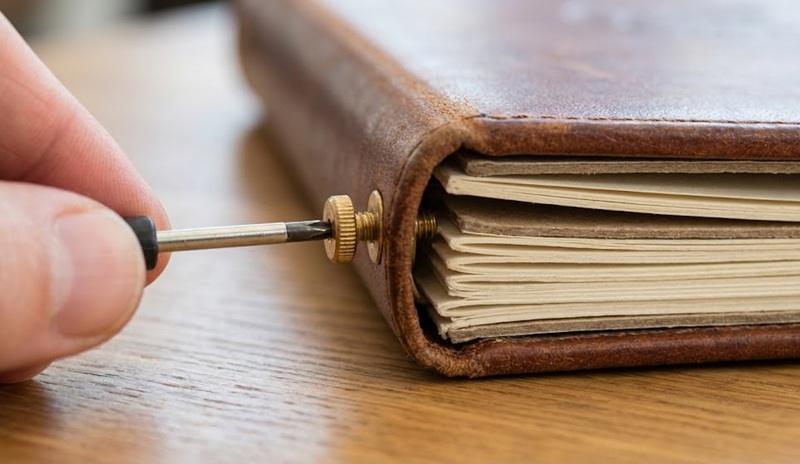 Cấu tạo menu đóng gáy ốc dễ dàng thay ruột.