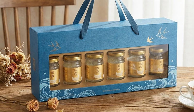 Hộp giấy đựng yến chưng có quai xách tiện lợi.