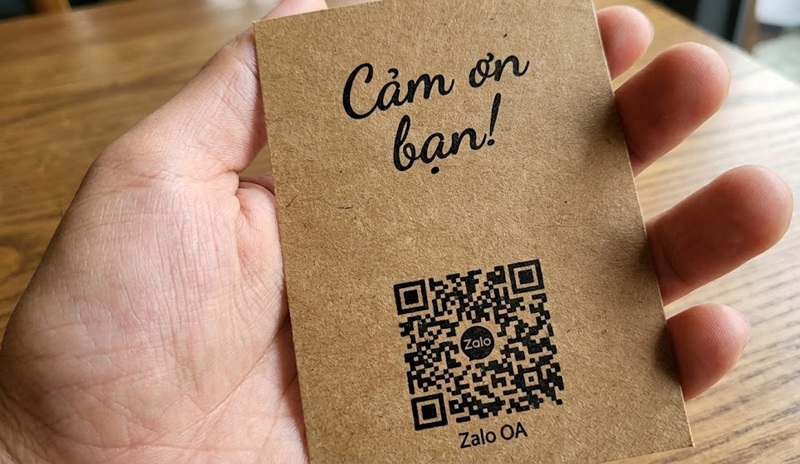 In card cảm ơn giấy Kraft có mã QR Code.