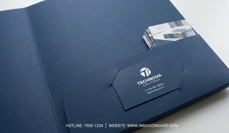 Thiết kế mặt trong folder có tay gấp kẹp danh thiếp.