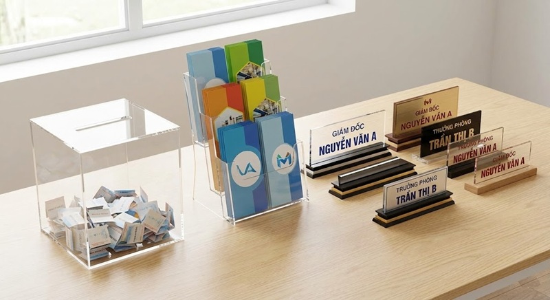 Các sản phẩm gia công mica theo yêu cầu: hộp, kệ, bảng tên.