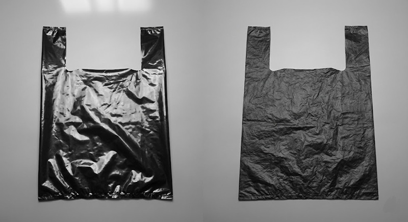 So sánh túi ni lông PE bóng và túi HD nhám đựng quần áo.