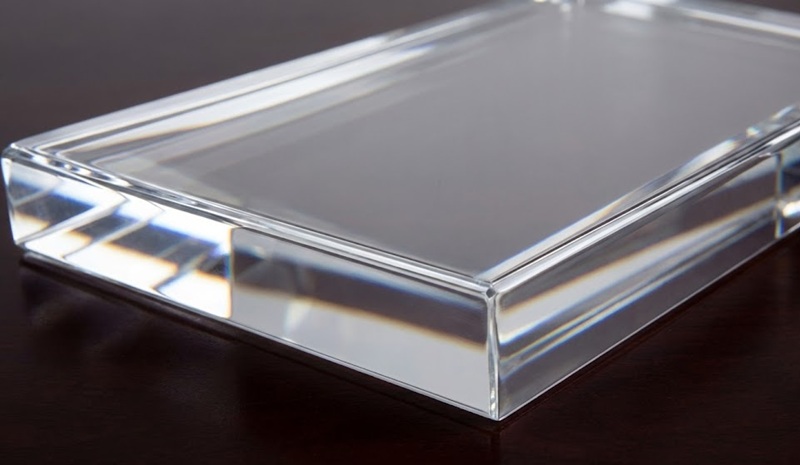 Tấm nhựa Mica trong suốt (Acrylic) dùng trong quảng cáo.