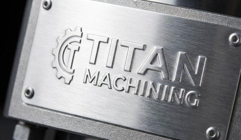 Tem nhôm phay xước dập nổi logo thương hiệu.