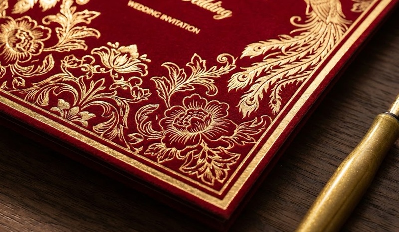 Mẫu thiệp cưới màu đỏ ép kim vàng sang trọng giá rẻ.