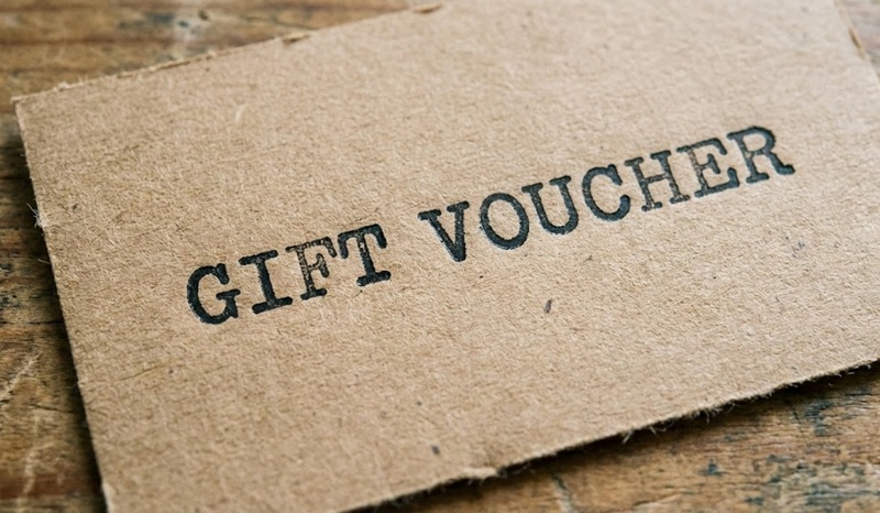 Thiết kế voucher giấy kraft font chữ máy đánh chữ.