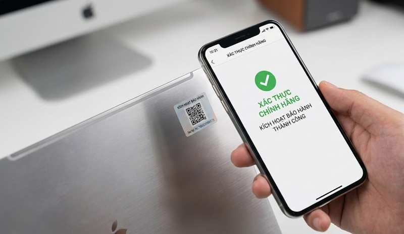 Quét mã QR tem bảo hành điện tử bằng điện thoại smartphone.