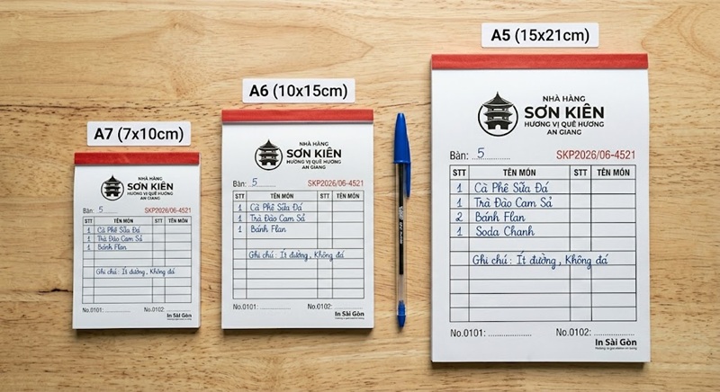 So sánh trực quan 3 kích thước phiếu order chuẩn A7, A6 và A5 dùng trong nhà hàng, quán cafe.
