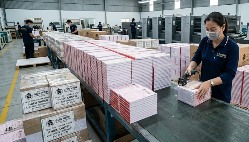 Hàng ngàn cuốn phiếu order được gia công, đóng gói cẩn thận tại xưởng In Sài Gòn Giá Rẻ.